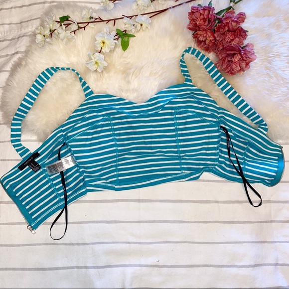 🌵5/$25 FOREVER 21 Zipper Back Crop Top - M - Picture 3 of 6